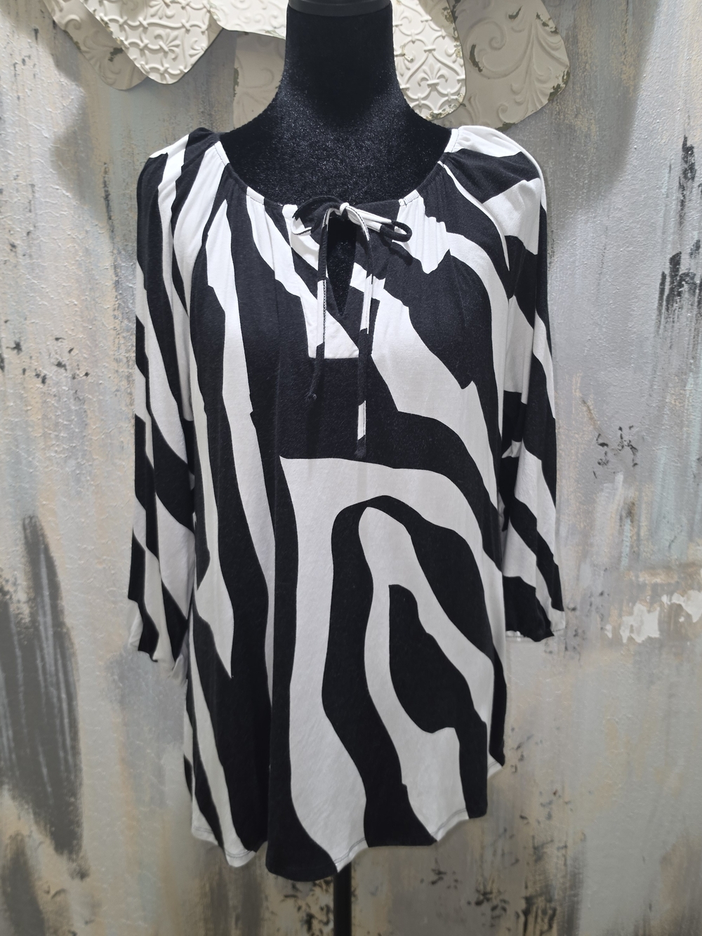 LuLaRoe Black & White Zebra-Print Tie-Front Tunic Size Medium